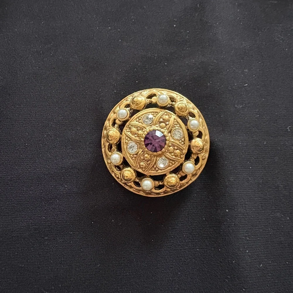 pin - Picture 1 of 2